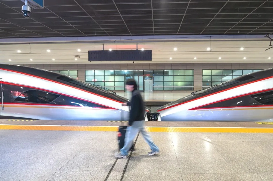【家国乡情 古韵新潮】龙舟竞渡 端午安康