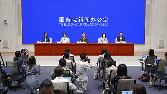 习近平等为受表彰的全国“两优一先”代表颁奖