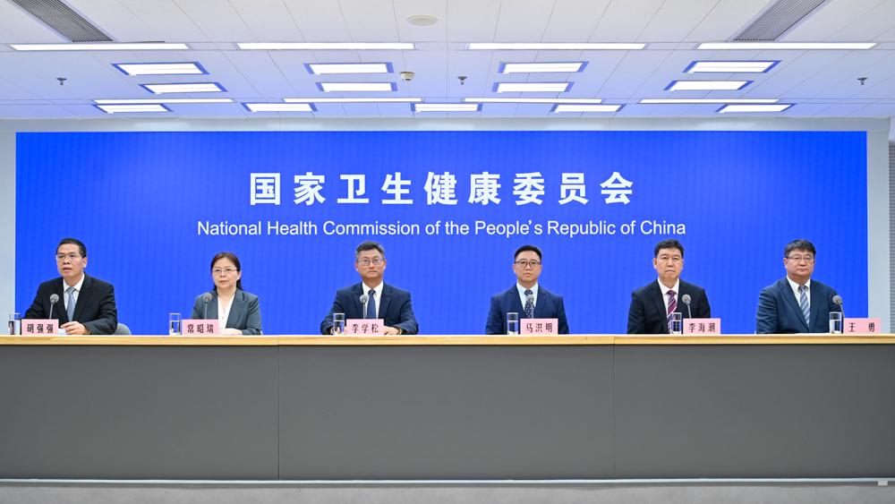 中国海军辽宁舰编队完成远海实战化训练