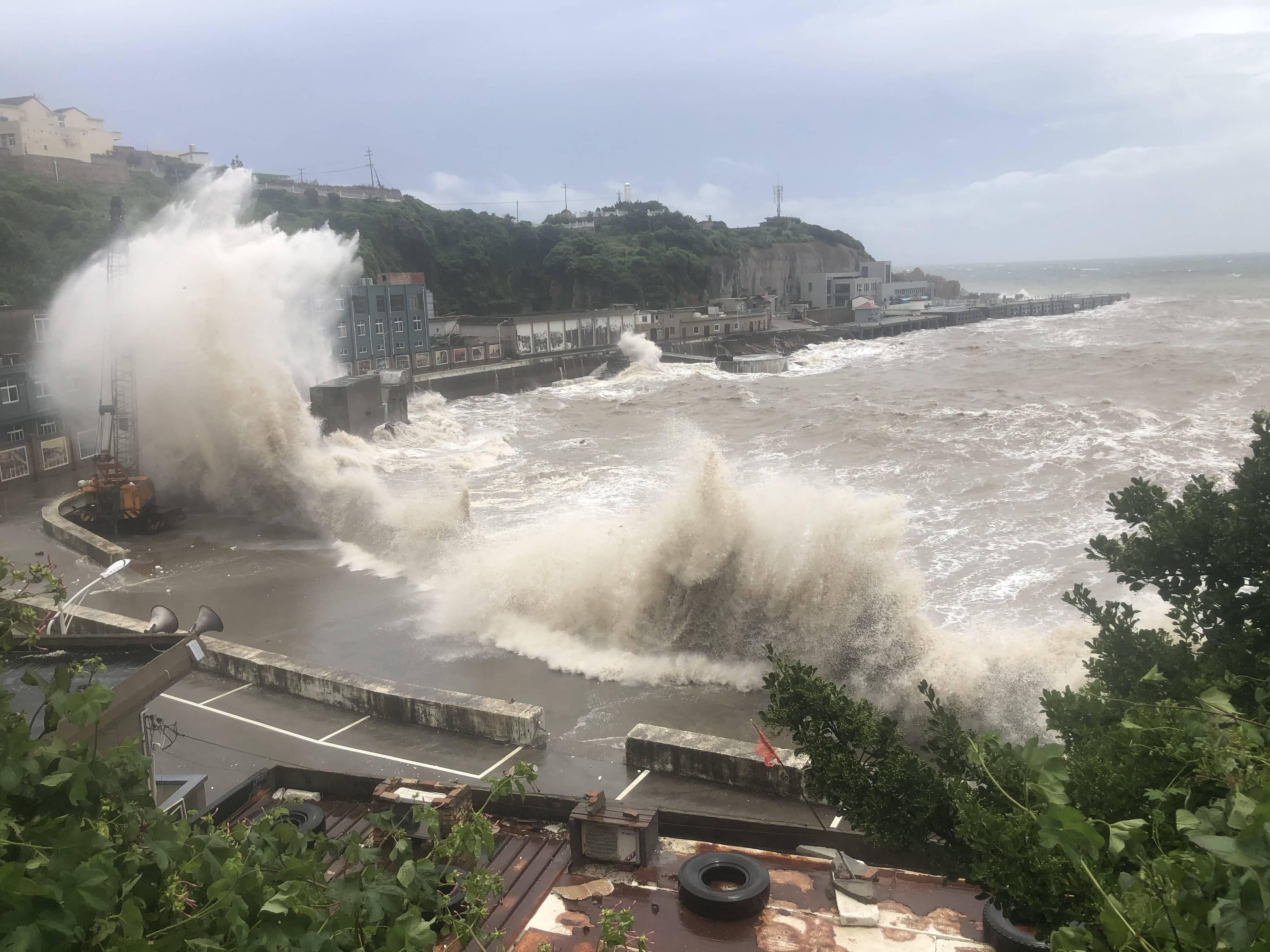 警方回应小米冲上公交站台